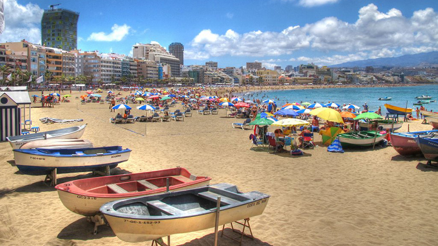 Playa de la Canteras, Islas Canarias, España. Un mar de ensueño: las 30 playas más bellas de España