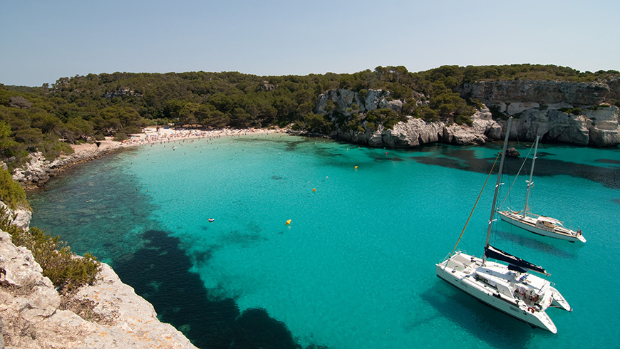 Platja Macarella, Menorca,España. Un mar de ensueño: las 30 playas más bellas de España