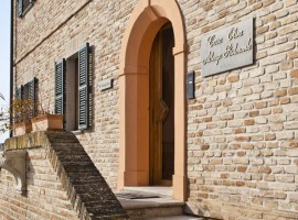 La entrada de Casa Olivo, Durmiendo en un antiguo pueblo de Italia