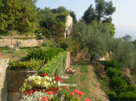 Jardines de la casa B&B Alla Casalta, en los Alpes Alpuanos,Liguria