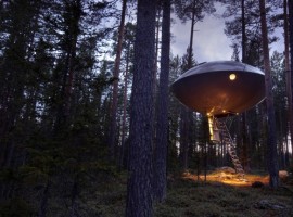 Ovni en los árboles del Treehotel, Suecia. Los 19 hoteles más extraños del mundo.