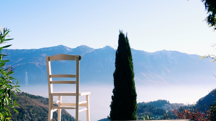 Vista de lo alto hacia el Lago de Garda. Ideas green para un fin de semana en el Lago de Garda