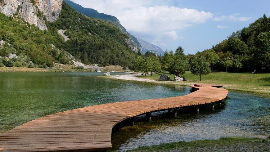Lago Nemibia, Italia. Fin de semana: 10 lagos de Italia para una escapada eco-friendly