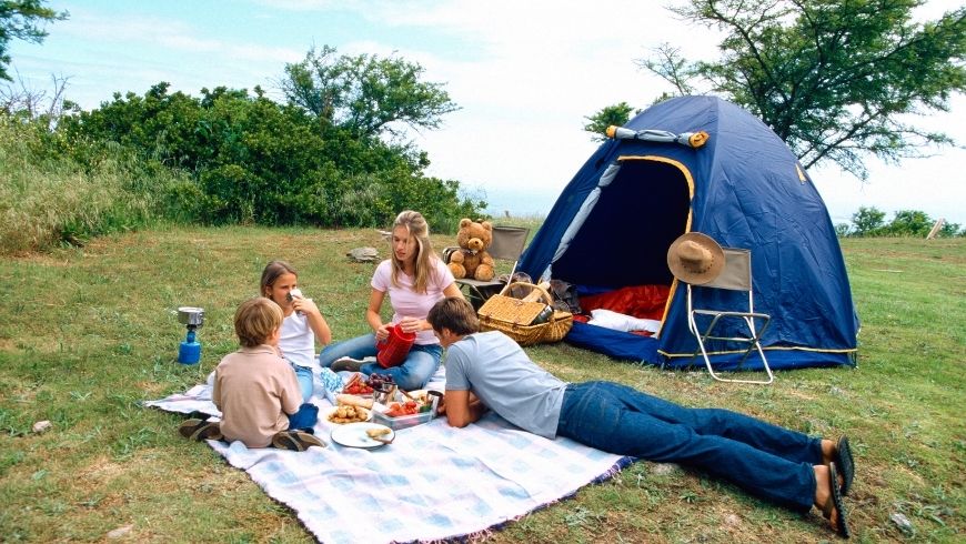 Campeggio sostenibile, famiglia, tenda, natura