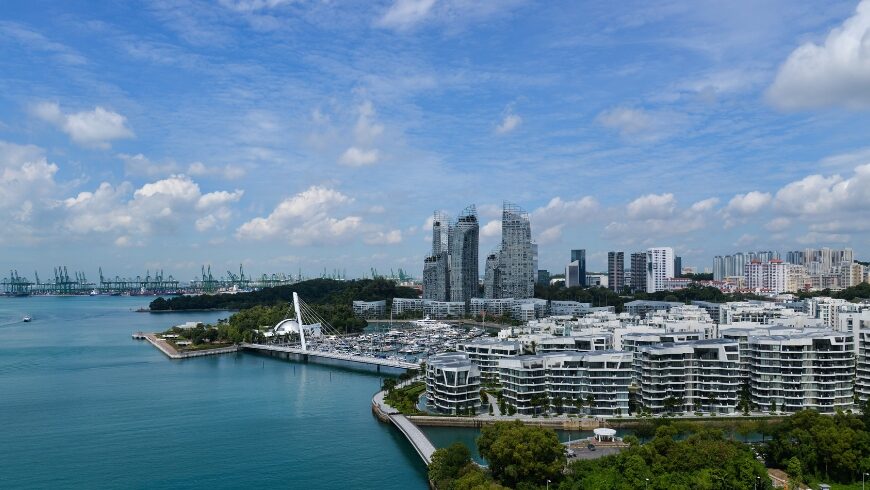 la Isla Sentosa de Singapur y su emblemático estilo arquitectonico. Edificios diversos y modernos