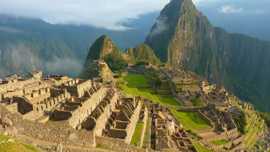 Perú es otro destino excelente para los viajeros que buscan un destino ecológico. Imagen de LoggaWiggler vía Canva Pro