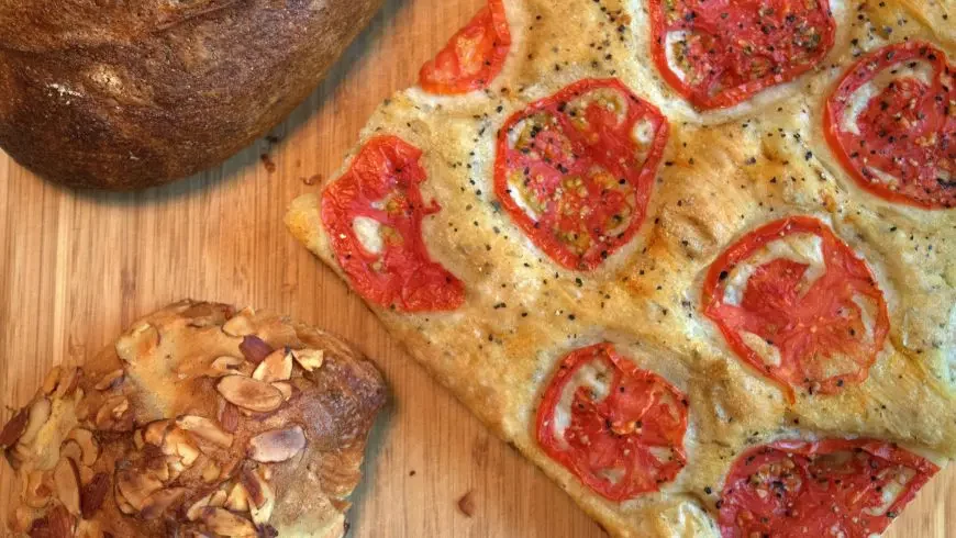 Focaccia con tomates