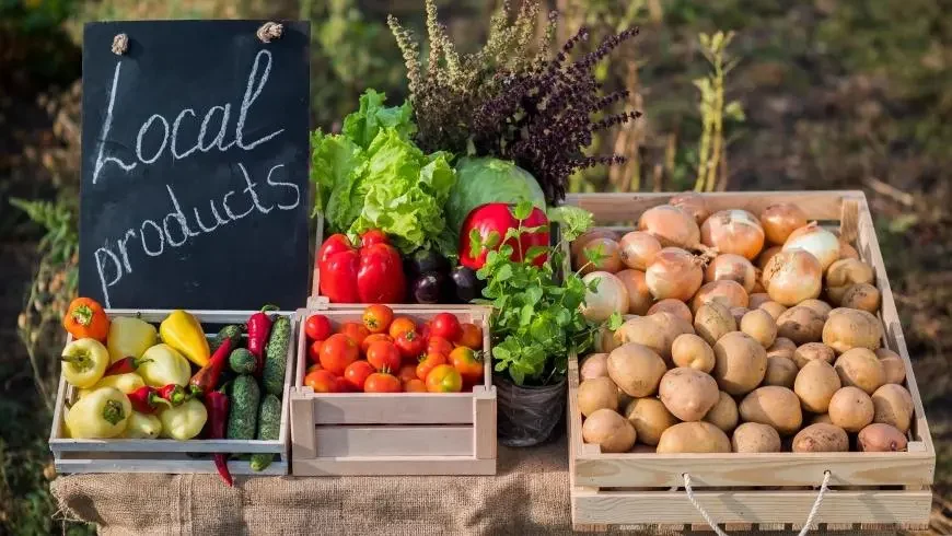Viajar de forma sostenible: Comprar y apoyar a negocios locales