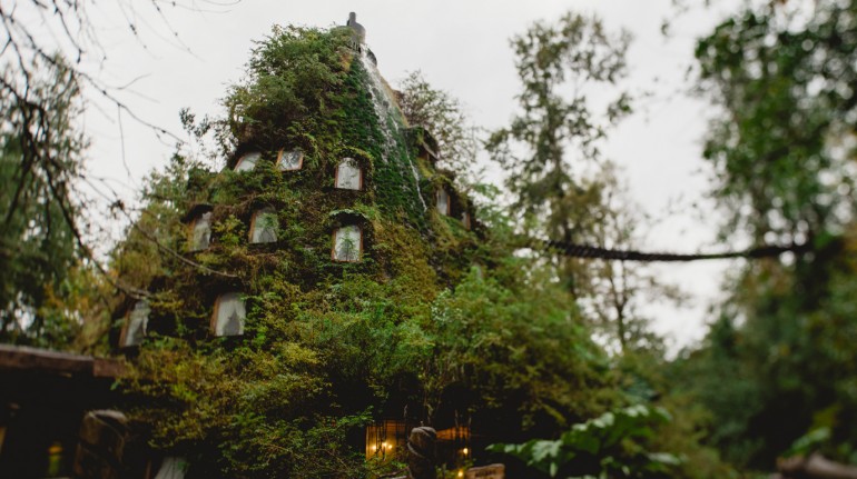 Ici vous dormez dans un ancien volcan - hôtels les plus étranges du monde