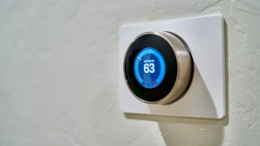 thermostat connecté pour réduire le gaspillage énergétique