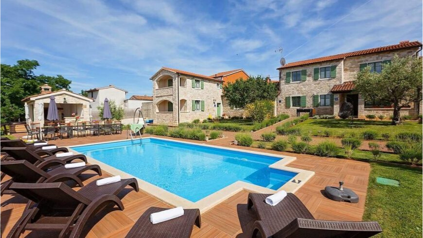 piscine dans une villa de luxe EcoDomus en Istrie