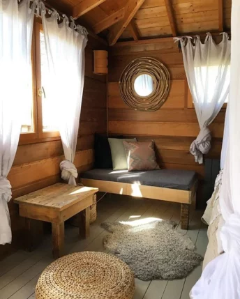 magie du décor en bois dans la cabane perchée