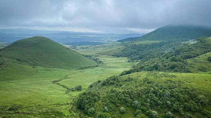 paysage sauvage dans le massif central 