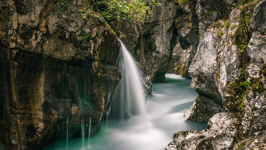 chute d'eau dans le parc national du triglav