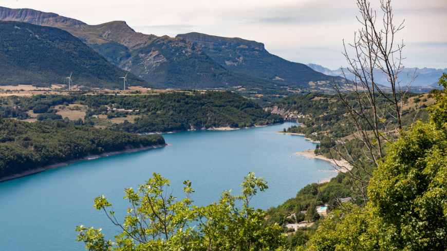 vue sur le lac sautet