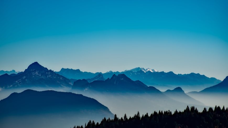 Panorama alpin en France, exemple de tourisme durable et voyage éco-responsable