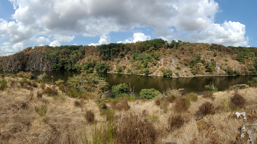 rivière creuse dans la vallée des peintres